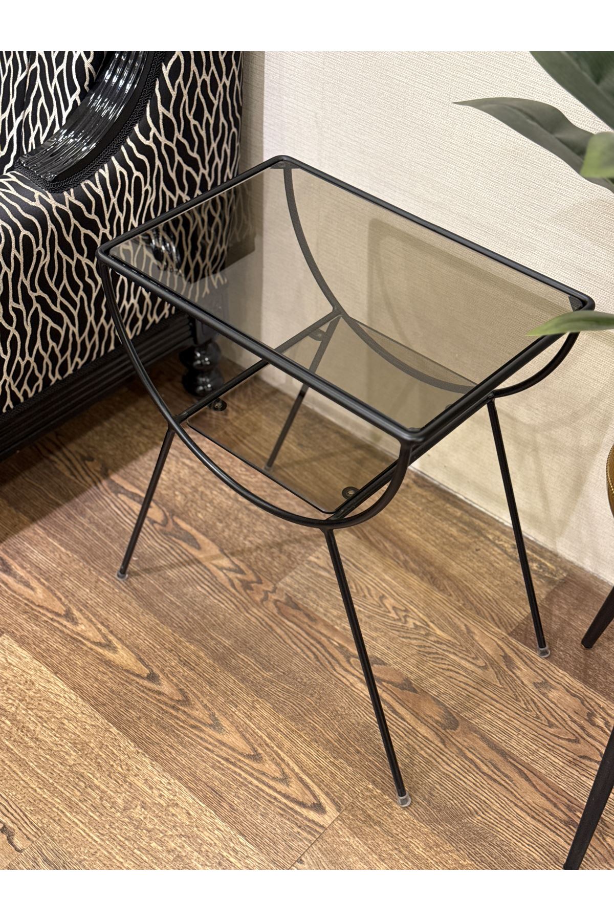 Pars Metal Camlı Yan Sehpa Siyah-Füme