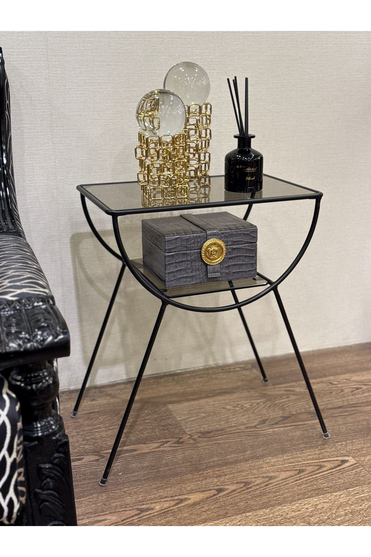 Pars Metal Camlı Yan Sehpa Siyah-Füme