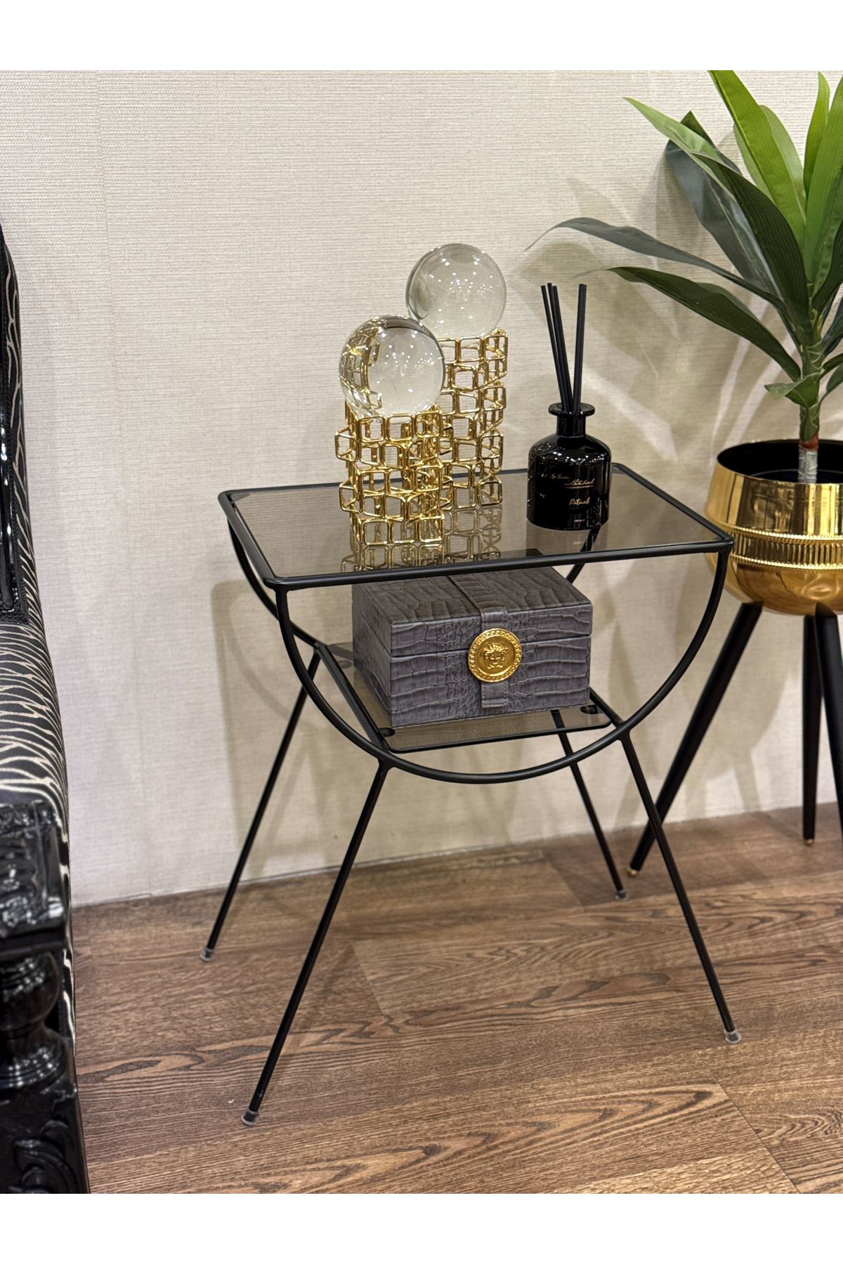 Pars Metal Camlı Yan Sehpa Siyah-Füme